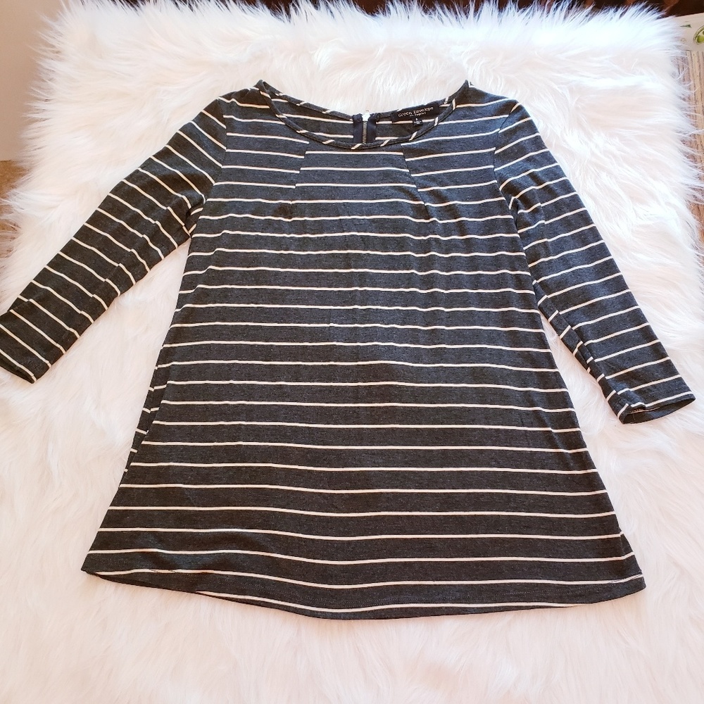 Stitch Fix Green Envelope Sz Small Gray White Top